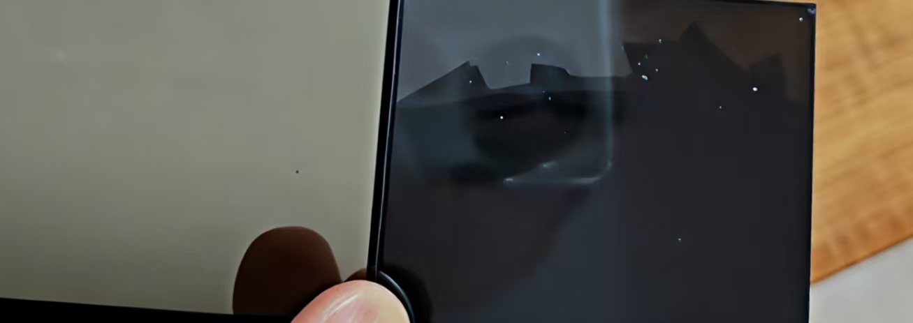 Differenze di trasmittanza tra vetro LCD TN e IPS